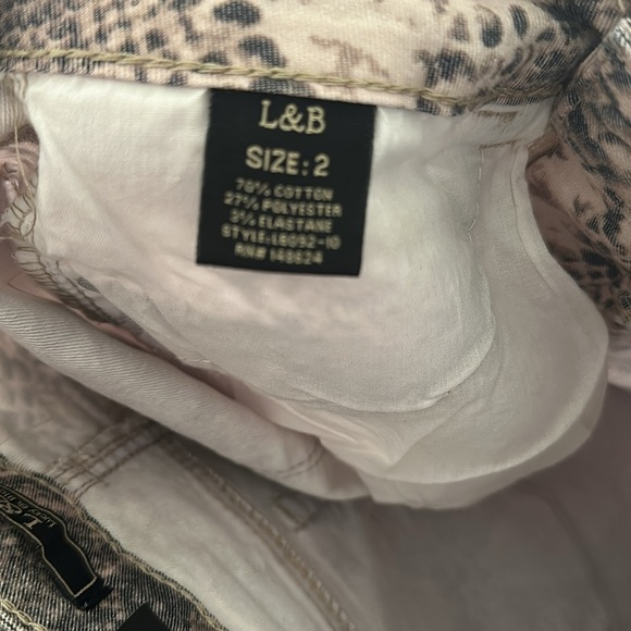 New! L&B Lucky & Blessed Snakeskin Distressed Straight Leg Jeans sz 2 - Picture 16 of 16